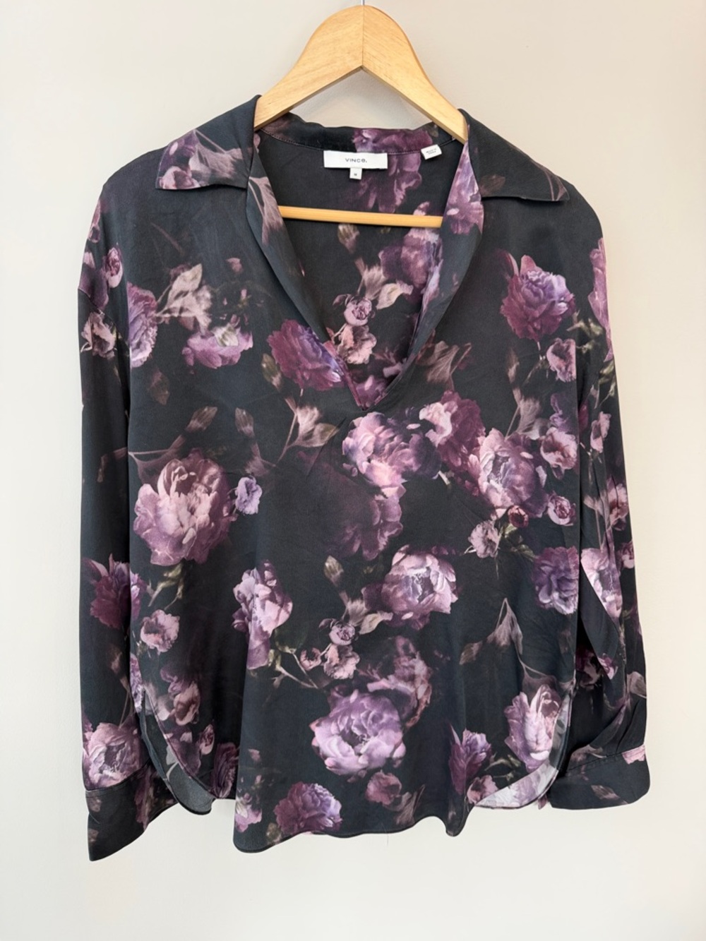 Vince Women's Night Garden Popover 100% Silk Blouse Top Black Purple size Medium - Picture 2 of 9